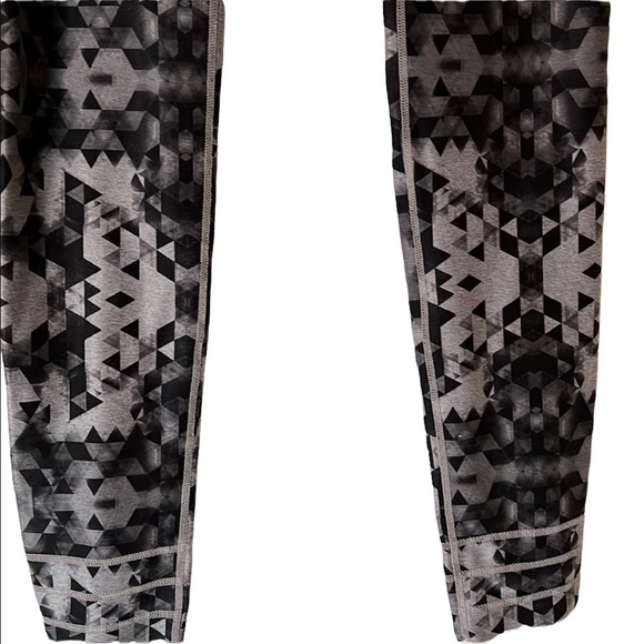 Women’s MPG Leggings Size Medium Gray Black - Picture 3 of 4